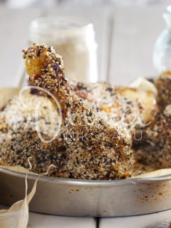 Κοπανάκια κοτόπουλου στο φούρνο με γλάσο μελιού και σουσάμι