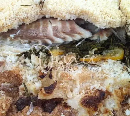 Ψάρι ψημένο σε κρούστα αλατιού