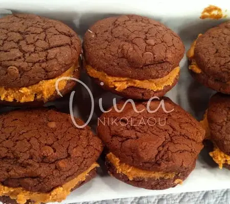 Cookies με 2 είδη σοκολάτας, γεμιστά με φυστικοβούτυρο