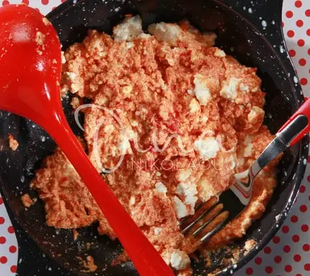 Στραπατσάδα με ντομάτες και φέτα