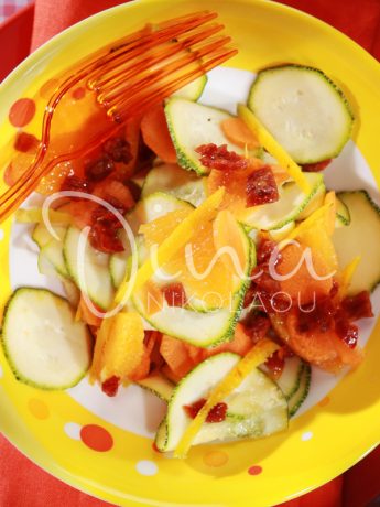 Σαλάτα με κολοκυθάκια μαριναρισμένα σε πορτοκάλι και κύμινο