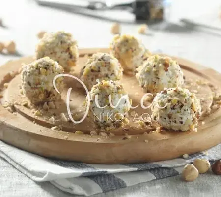 boulettes de fromage aux fruits secs et au metaxa