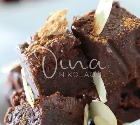 Brownies με κανέλα και αμύγδαλα