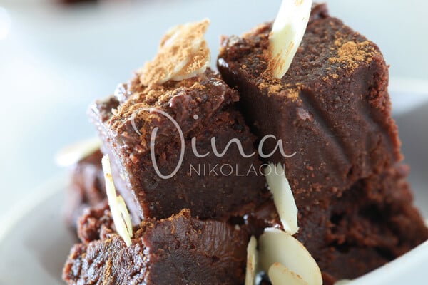 Brownies με κανέλα και αμύγδαλα
