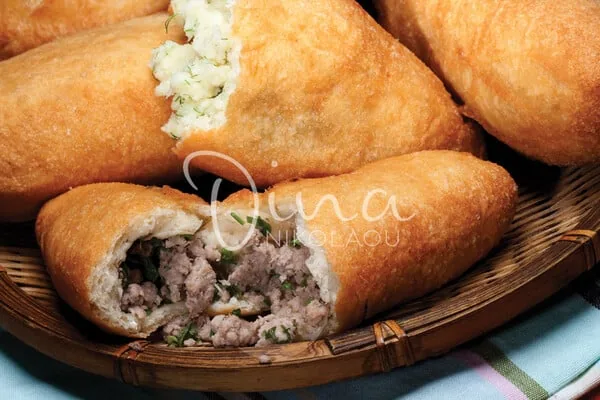 Πιροσκί με γέμιση πατάτας ή κιμά