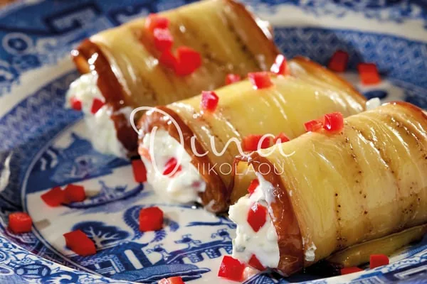 [:el]ROULEAUX D’AUBERGINES GRILLÉES FOURRÉS À LA CRÈME DE FETA[:]