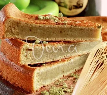 Κέικ με πράσινο τσάι και σάλτσα ανγκλέζ (anglaise)