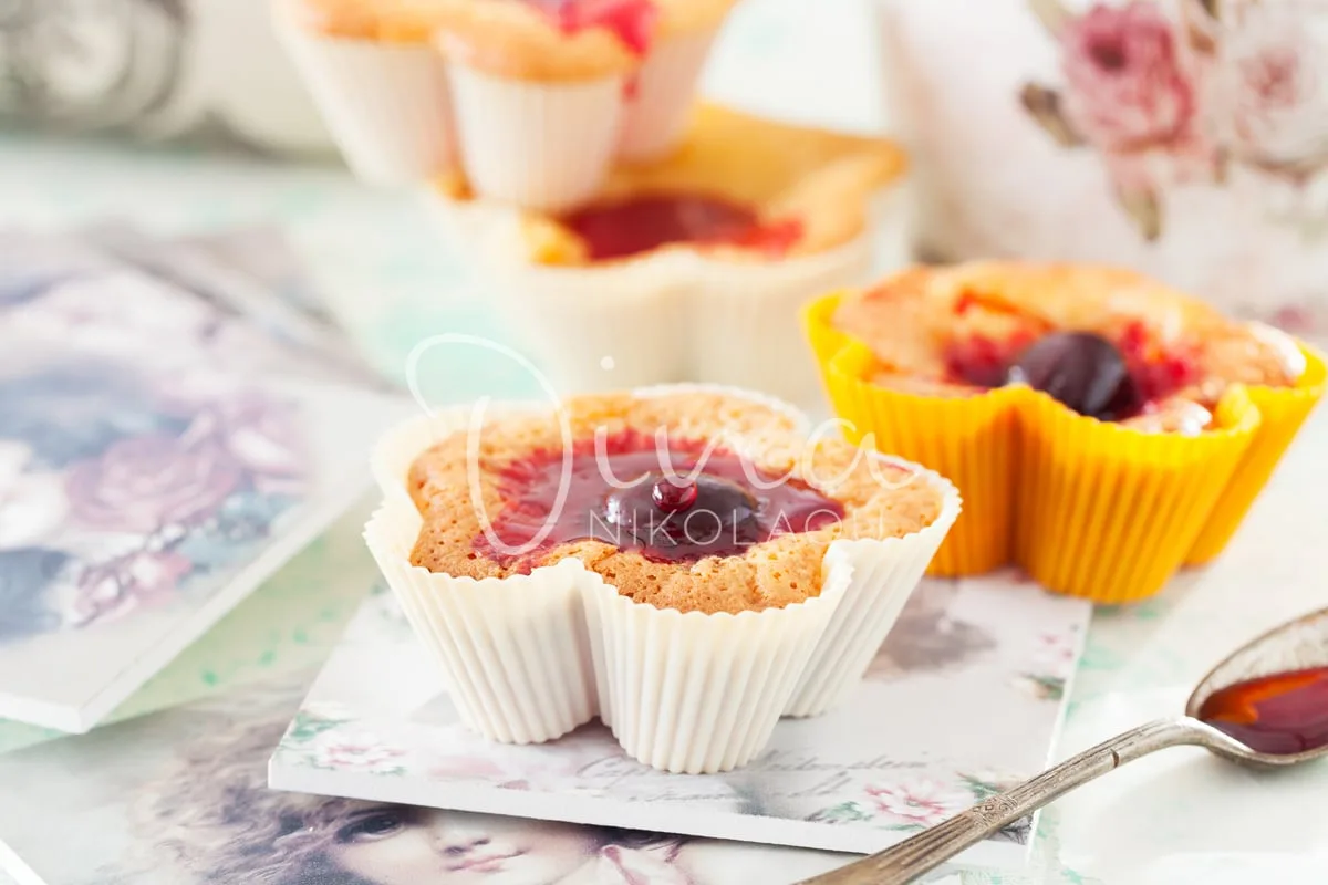 Muffins με καρδιά ζελέ τριαντάφυλλο