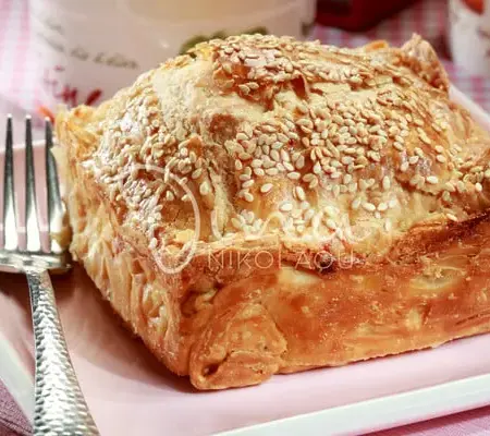 Κασερόπιτα με σιμιγδαλόκρεμα