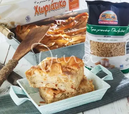Τραχανόπιτα με φέτα, γραβιέρα και λιαστές ντομάτες