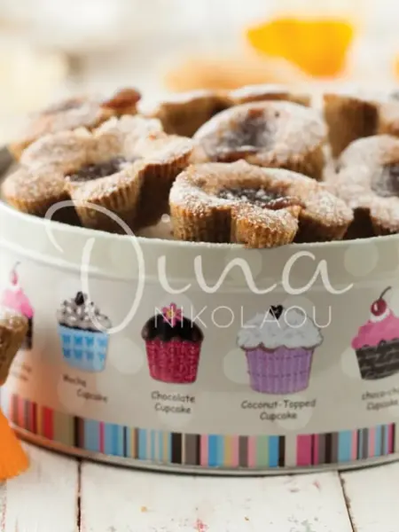 Muffins με καρύδια και «καρδιά» από κάστανο