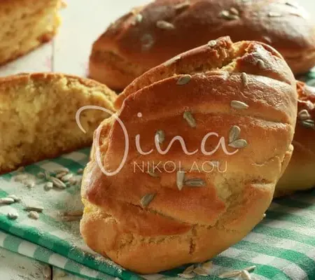 Ψωμάκια ημίγλυκα με ηλιόσπορους