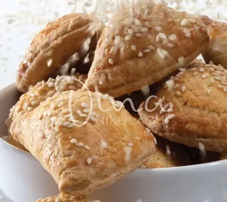 Τυροπιτάκια με ζύμη κουρού