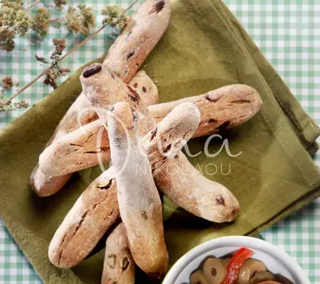 Κριτσίνια μαύρα με ελιές