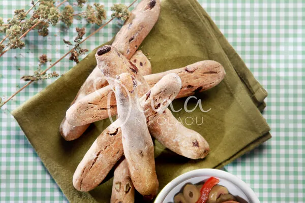 Κριτσίνια μαύρα με ελιές
