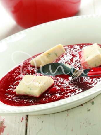 Παντζαρόσουπα κρέμα με «παγάκια» γιαουρτιού