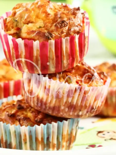 Muffins με λαχανικά και ανθότυρο