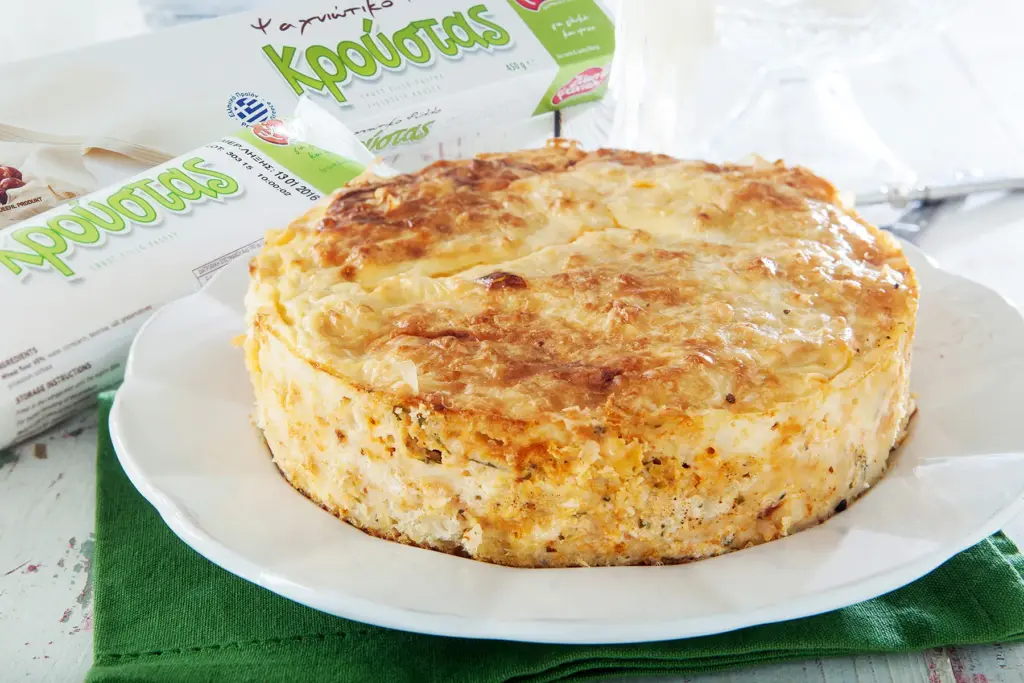 Τυρόπιτα με κρόσσια φύλλου κρούστας