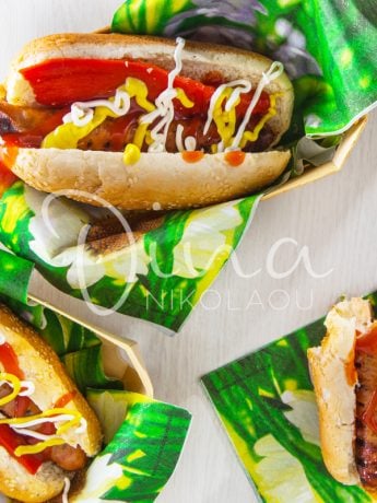 Hot dogs με λουκάνικα Τζουμαγιάς και σπιτική μαγιονέζα