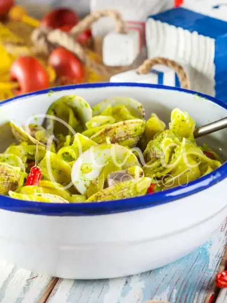 Χυλοπίτες alle vongole με πέστο μαϊντανού και τσίλι