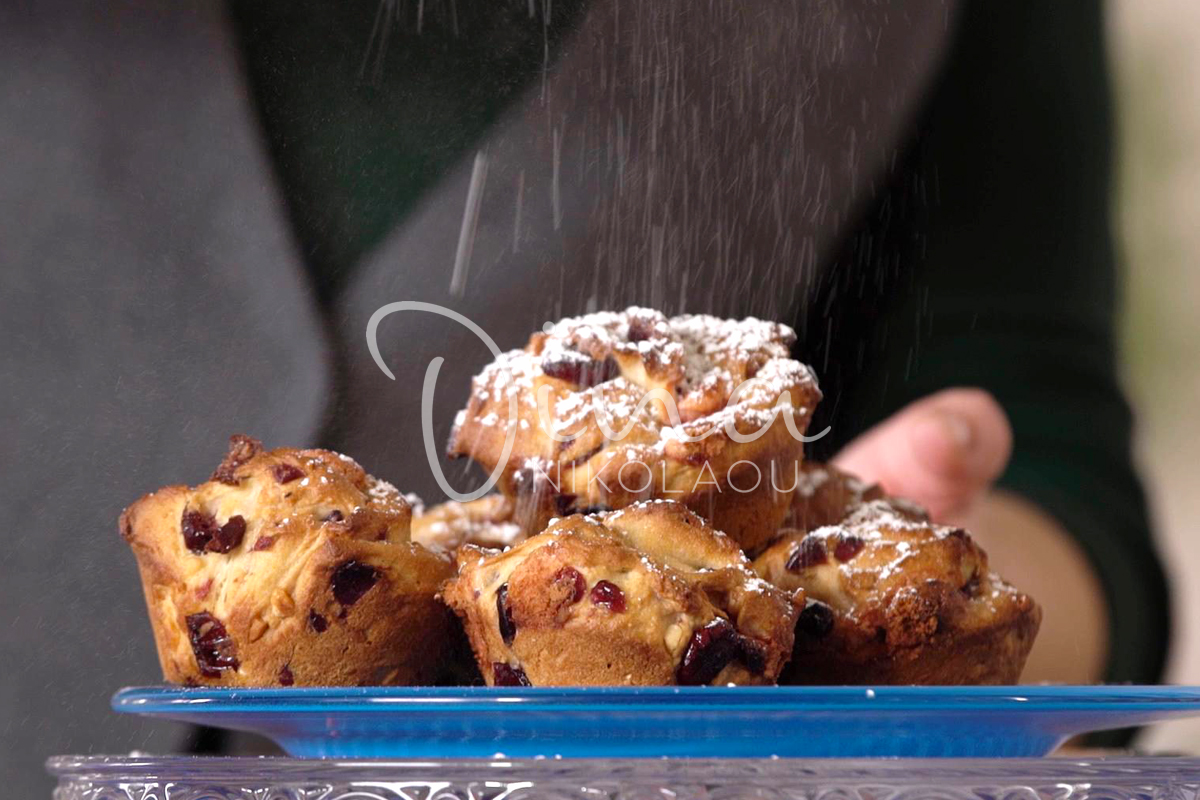 Brioche με cranberries και σοκολάτα με γεύση φράουλα