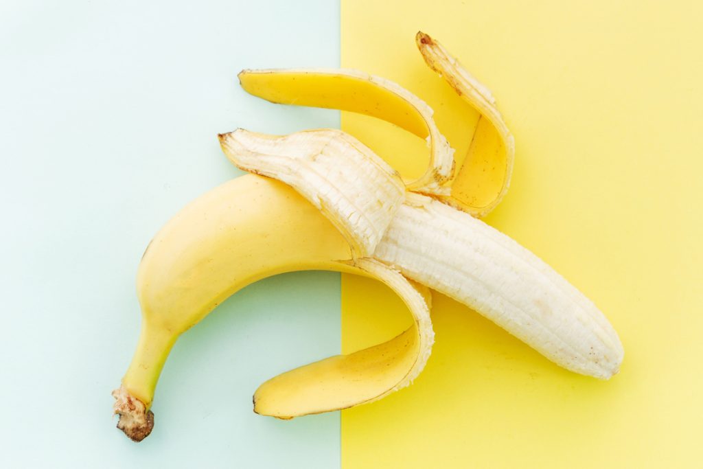 10 ασυνήθιστα πράγματα που μπορείτε να κάνετε με μια φλούδα μπανάνας