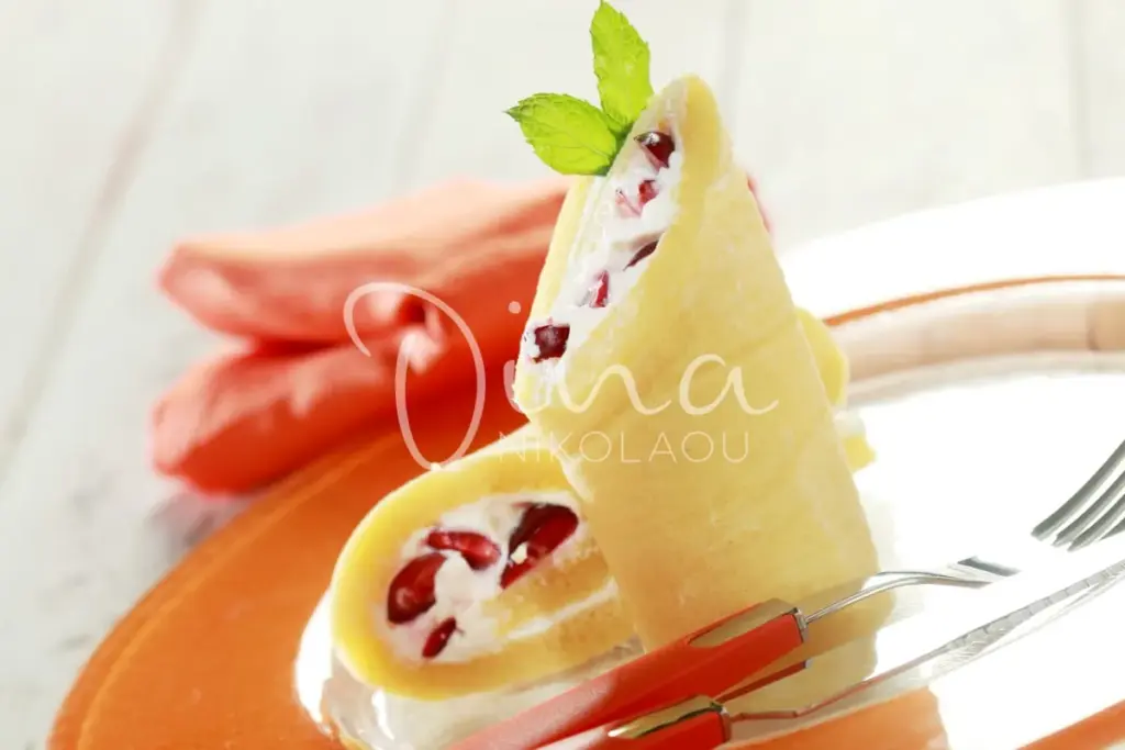 Ρολό με κρέμα γιαουρτιού και κεράσια