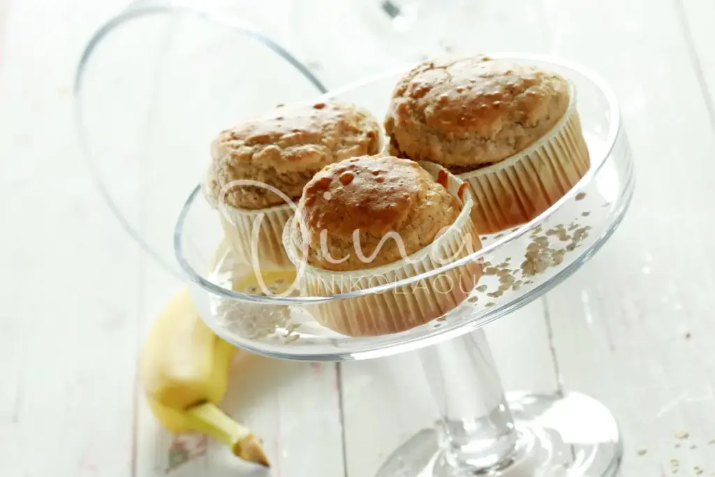 Muffins με νιφάδες βρώμης και μπανάνες