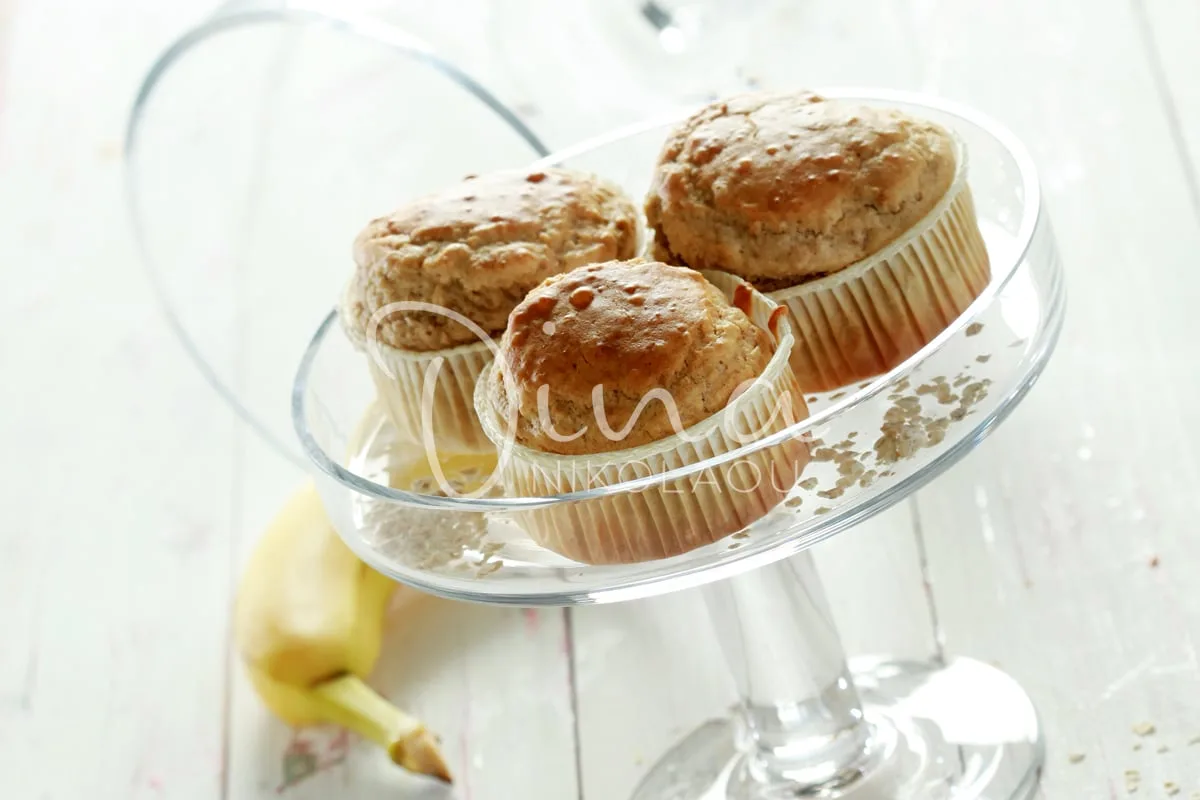 Muffins με νιφάδες βρώμης και μπανάνες