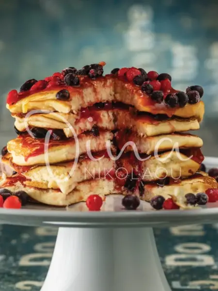 Pancakes με σιρόπι κόκκινων φρούτων