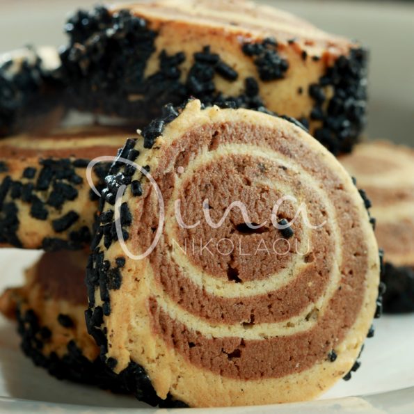 Спиральное печенье с ванилью и шоколадом