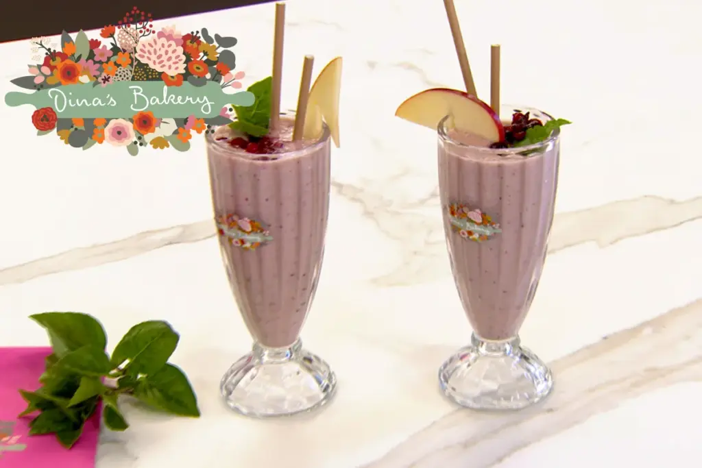 Smoothie με κόκκινα φρούτα και μήλο