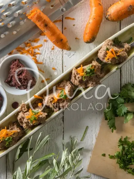 Χούμους με καρότα και πάστα ελιάς