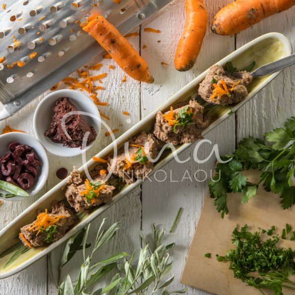 Хумус с морковью и оливковой пастой