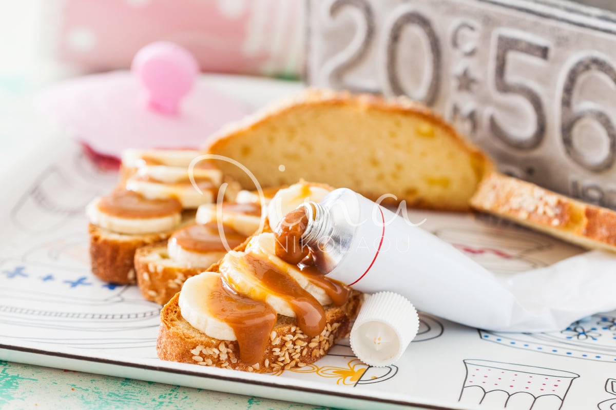 Μπρουσκέτες με μπανάνα και σάλτσα butterscotch￼