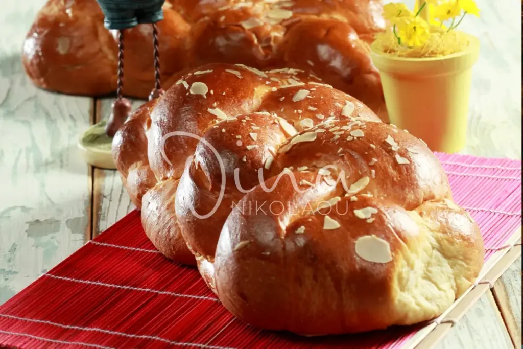 Τσουρέκι Πασχαλινό, αρωματικό Τσουρέκια & μπριός του Πάσχα