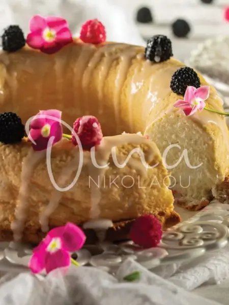 Angel cake με φραμπουάζ και ροδόνερο