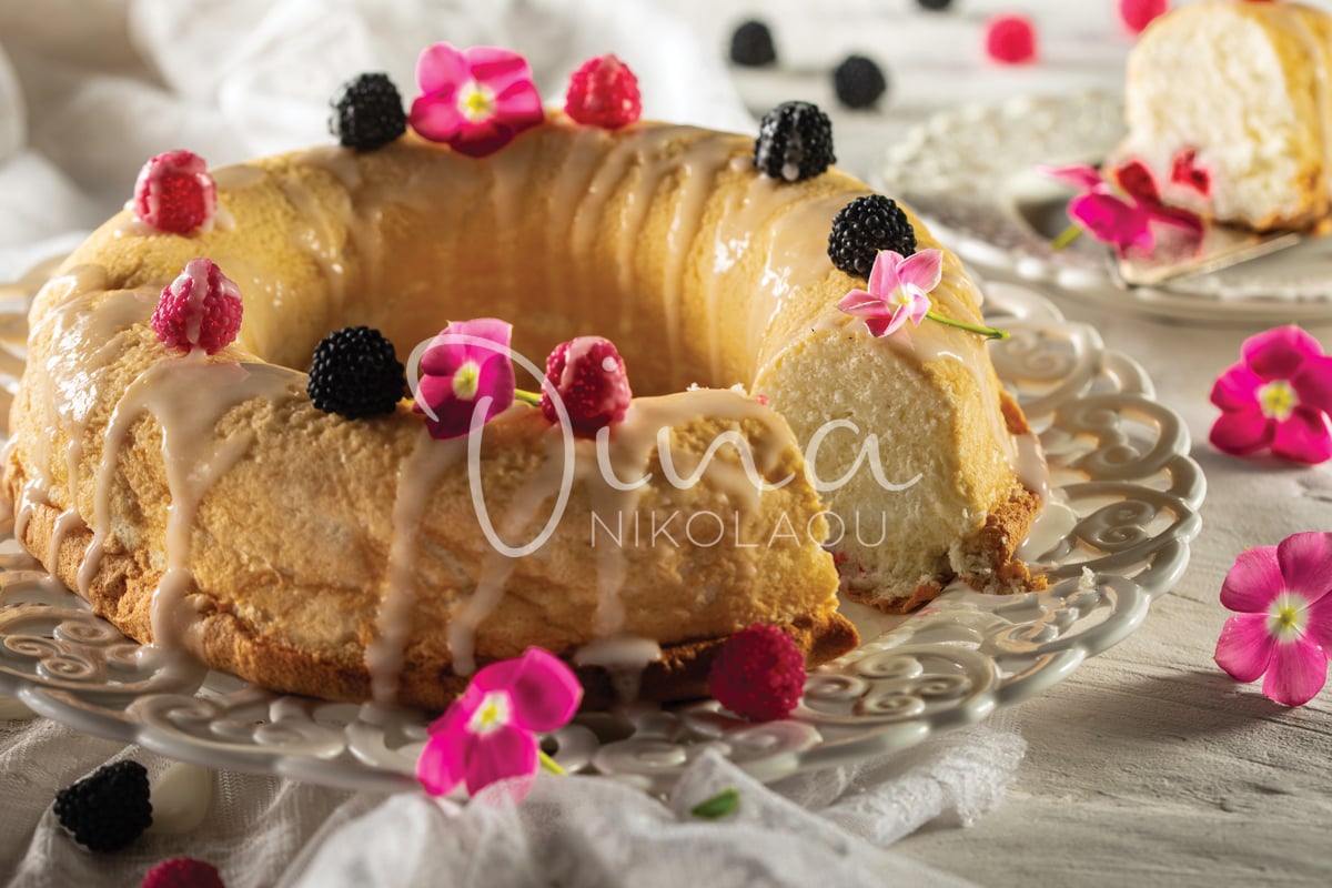 Angel cake με φραμπουάζ και ροδόνερο