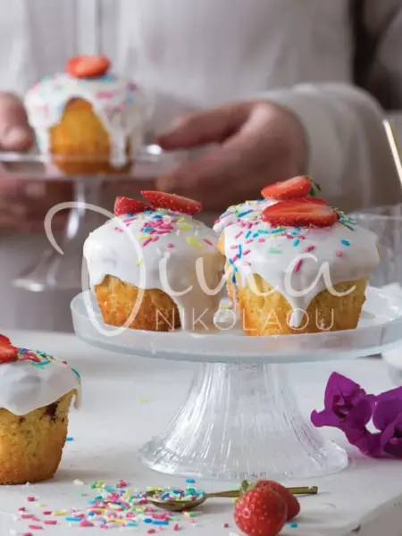 Muffins μπανάνα-σοκολάτα και βουτυράτο γλάσο