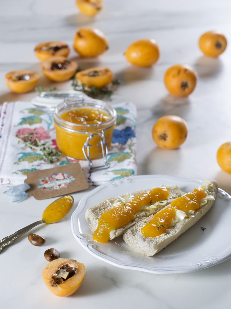 Confiture de nèfle au thym citron - Dina Nikolaou
