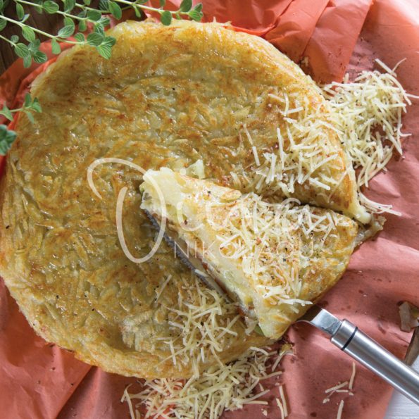 Картофельный пирог с начинкой из сыра и лука-порея