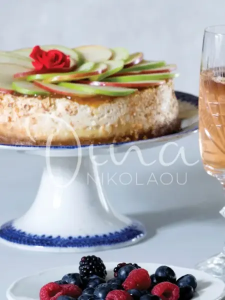 Cheesecake με μήλα ποσέ
