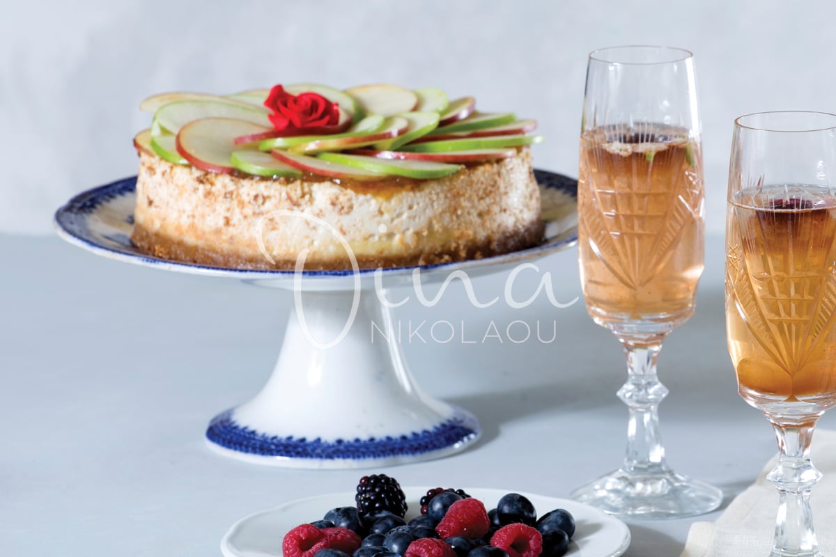 Cheesecake με μήλα ποσέ