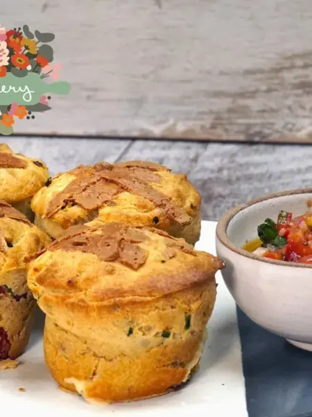 αλμυρά muffins με τυρένια καρδιά