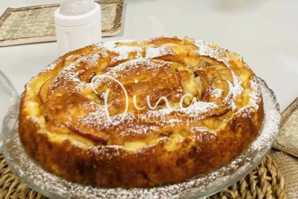 Μηλόπιτα με κρέμα και πετιμέζι