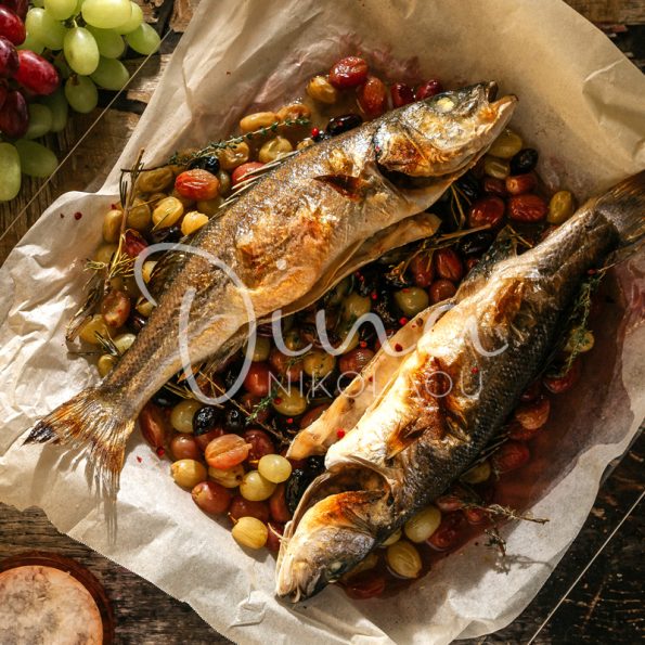 Loup de mer aux olives, raisins et pommes de terre "écrasées"