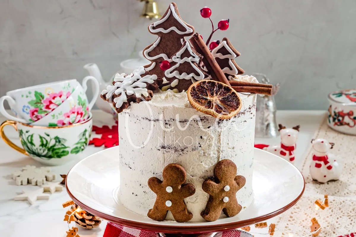Τούρτα gingerbread με μελάσα και μπαχαρικά