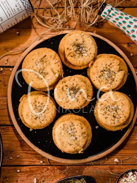 Μπισκότα αλμυρά με παρμεζάνα και μυρωδικά