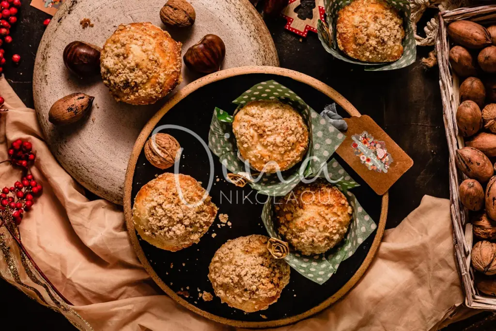 Muffins βανίλιας με κραμπλ καρυδιού