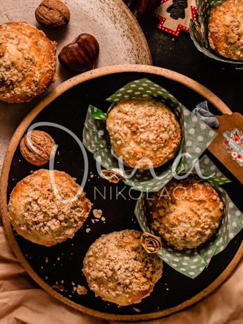 Muffins βανίλιας με κραμπλ καρυδιού
